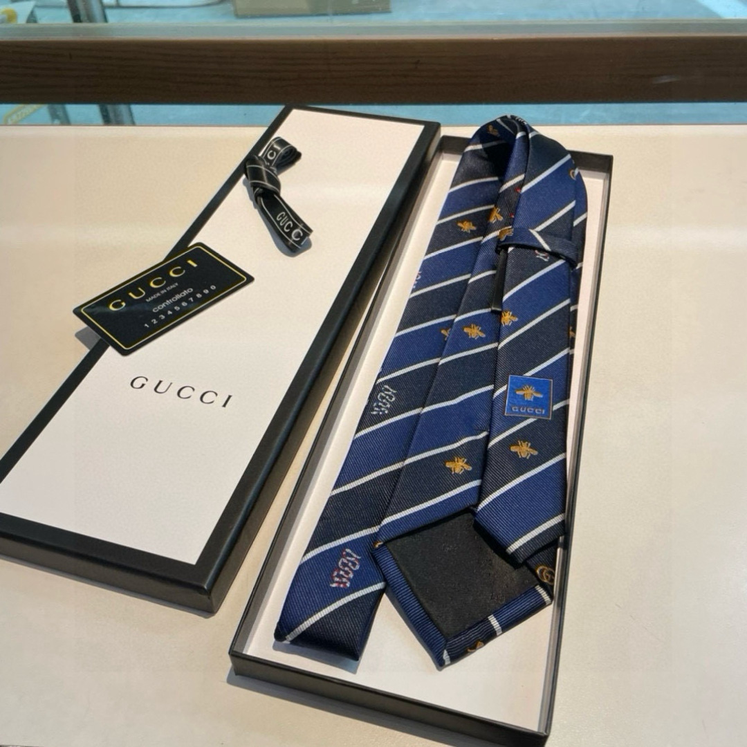 特价 G家男士领带系列👔👔，稀有🐝🐝展现精湛手工与时尚优雅的理想选择，这款领带将标志性的主题动物小蜜蜂与