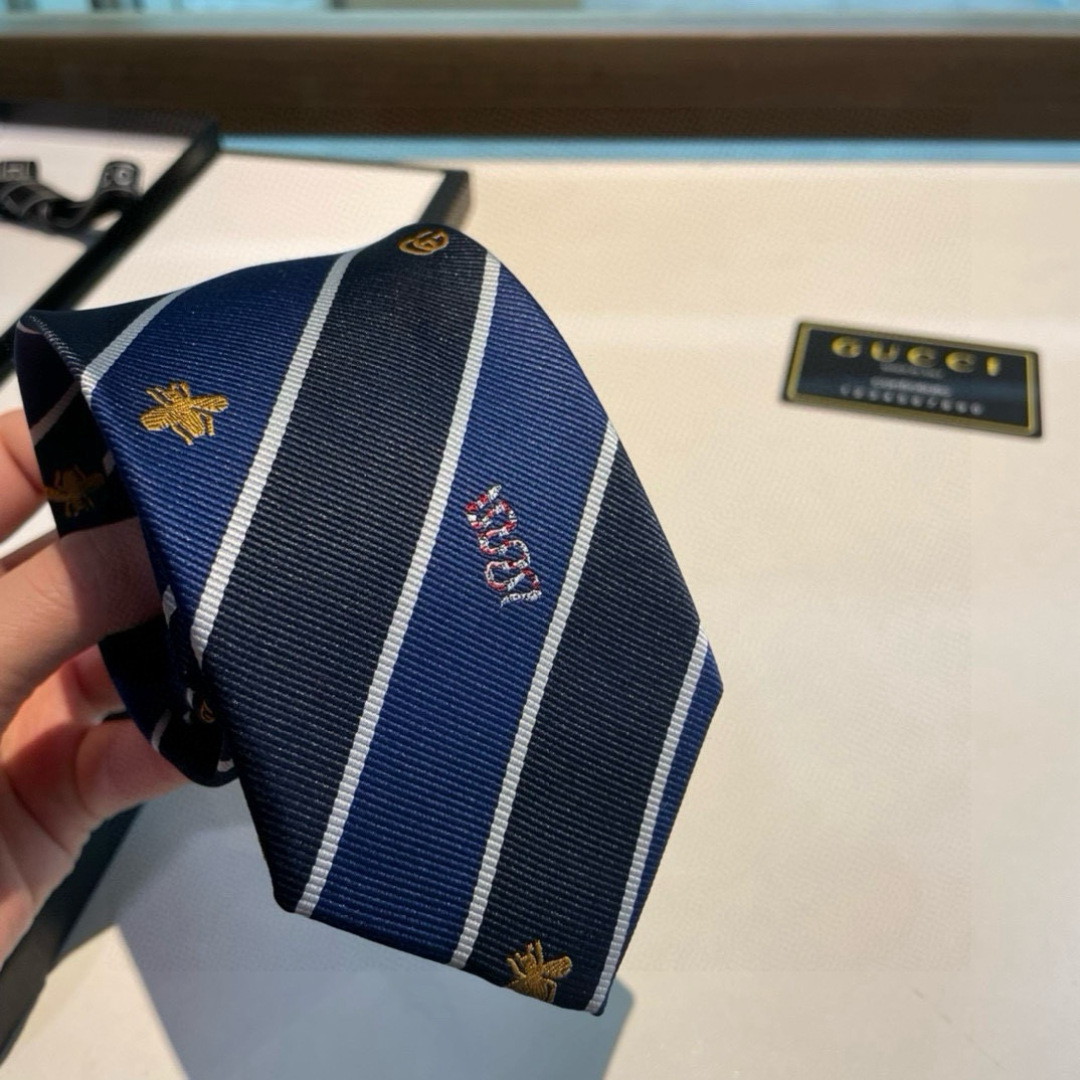 特价 G家男士领带系列👔👔，稀有🐝🐝展现精湛手工与时尚优雅的理想选择，这款领带将标志性的主题动物小蜜蜂与
