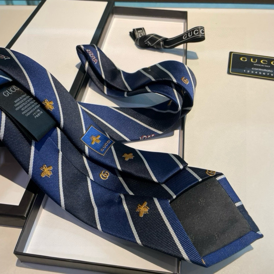 特价 G家男士领带系列👔👔，稀有🐝🐝展现精湛手工与时尚优雅的理想选择，这款领带将标志性的主题动物小蜜蜂与