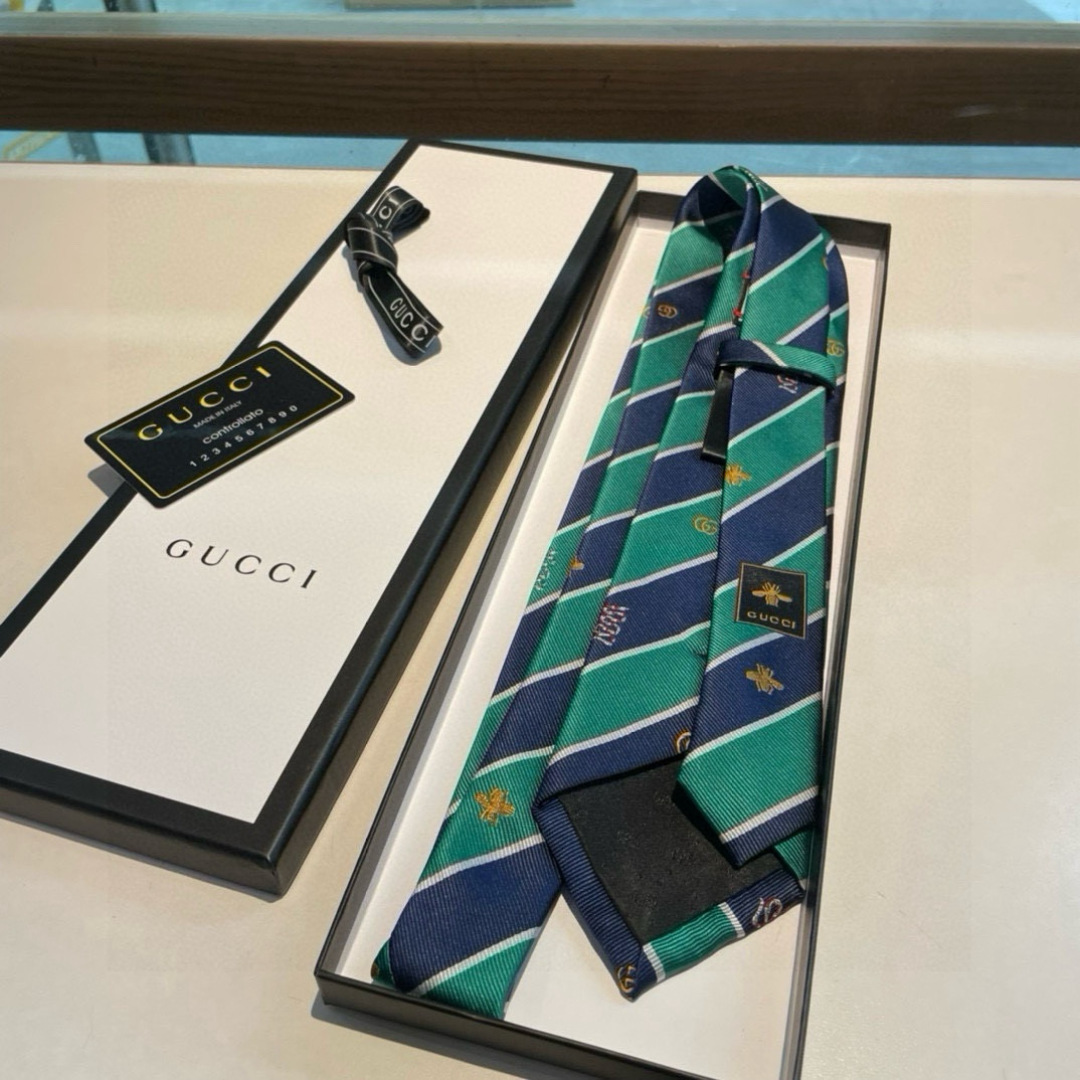 特价 G家男士领带系列👔👔，稀有🐝🐝展现精湛手工与时尚优雅的理想选择，这款领带将标志性的主题动物小蜜蜂与