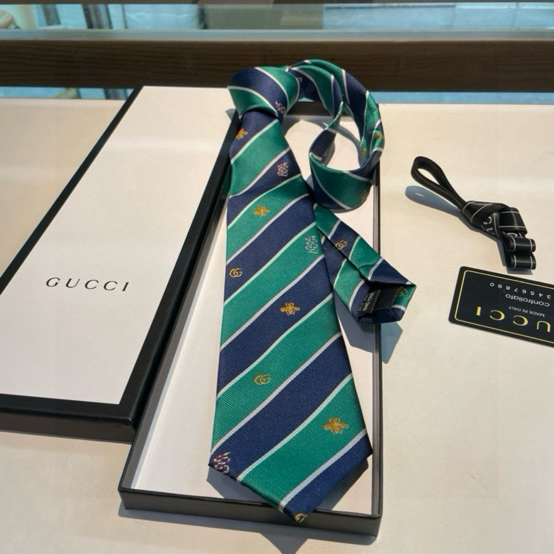 特价 G家男士领带系列👔👔，稀有🐝🐝展现精湛手工与时尚优雅的理想选择，这款领带将标志性的主题动物小蜜蜂与