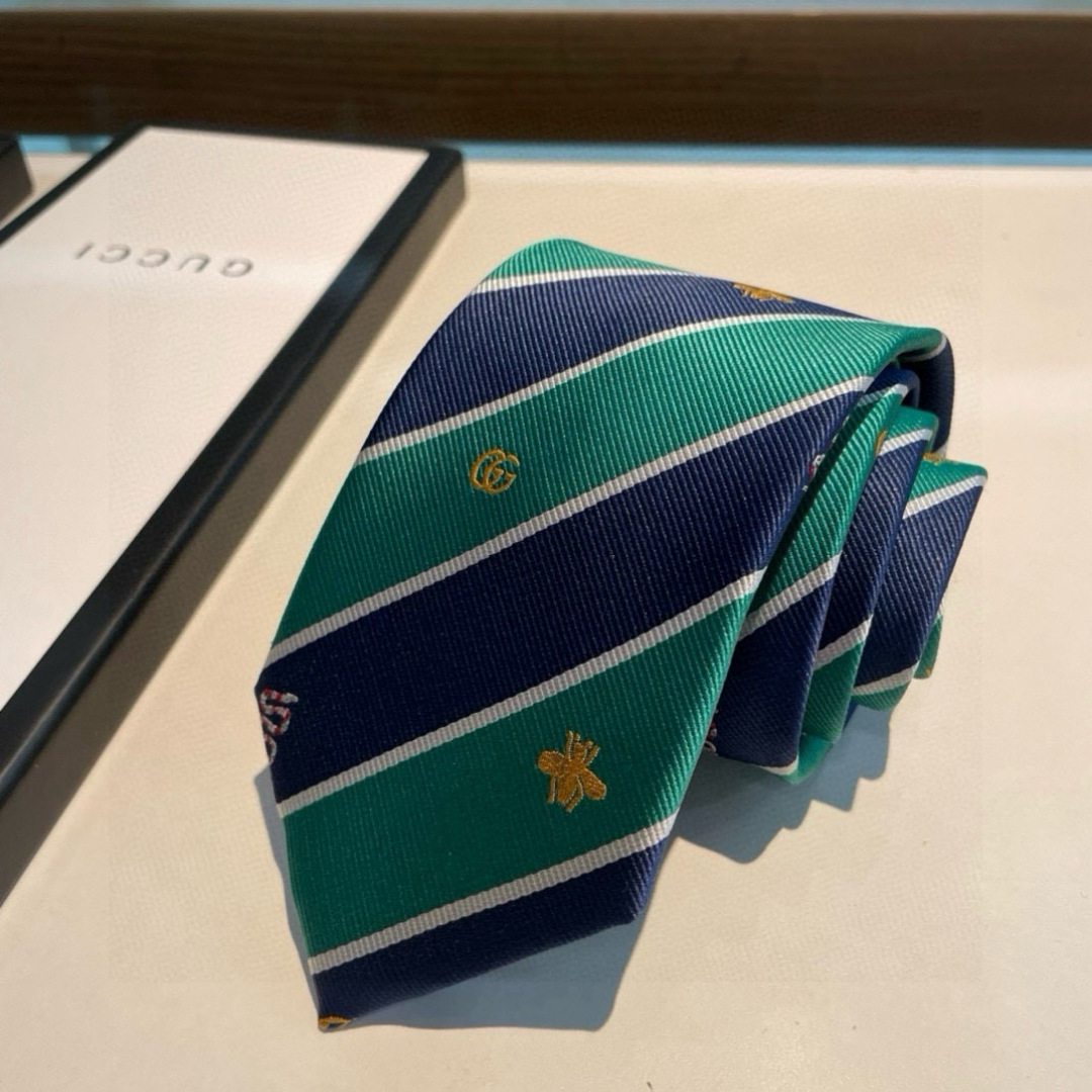 特价 G家男士领带系列👔👔，稀有🐝🐝展现精湛手工与时尚优雅的理想选择，这款领带将标志性的主题动物小蜜蜂与