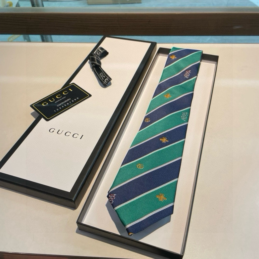 特价 G家男士领带系列👔👔，稀有🐝🐝展现精湛手工与时尚优雅的理想选择，这款领带将标志性的主题动物小蜜蜂与