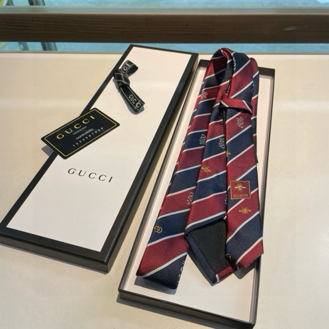 特价 G家男士领带系列👔👔，稀有🐝🐝展现精湛手工与时尚优雅的理想选择，这款领带将标志性的主题动物小蜜蜂与