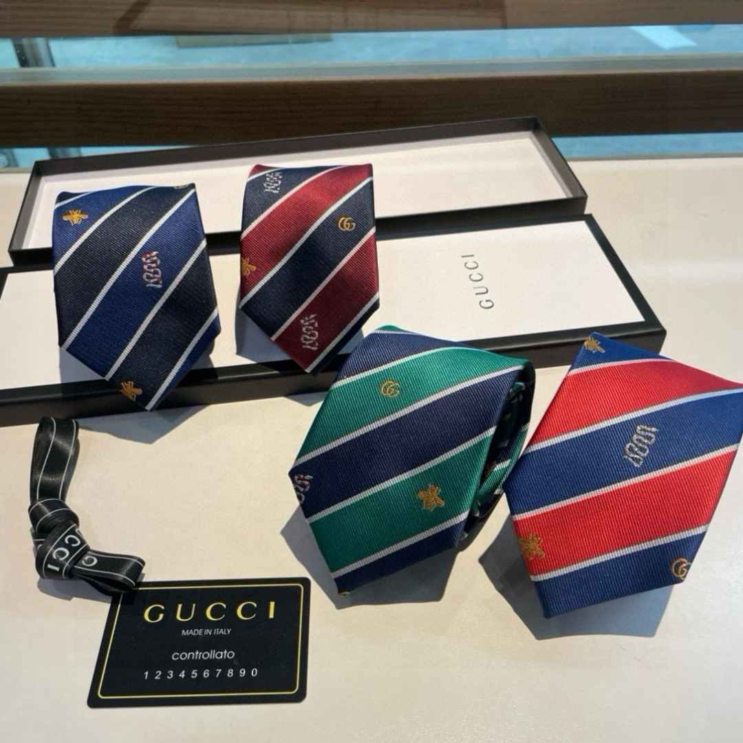 特价 G家男士领带系列👔👔，稀有🐝🐝展现精湛手工与时尚优雅的理想选择，这款领带将标志性的主题动物小蜜蜂与