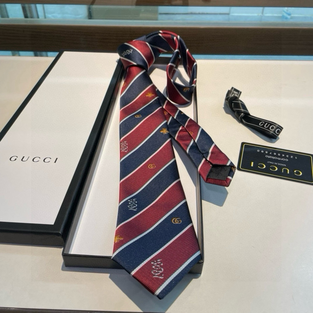 特价 G家男士领带系列👔👔，稀有🐝🐝展现精湛手工与时尚优雅的理想选择，这款领带将标志性的主题动物小蜜蜂与