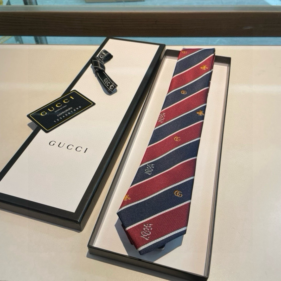 特价 G家男士领带系列👔👔，稀有🐝🐝展现精湛手工与时尚优雅的理想选择，这款领带将标志性的主题动物小蜜蜂与