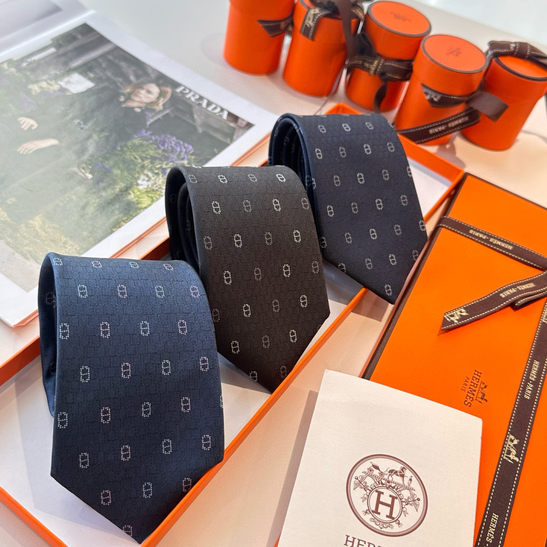 特价特价P 深蓝 冬日锚链 爱马仕男士新款领带系列👔👔，稀有H家每年都有一千条不同印花的领带面世，从最初