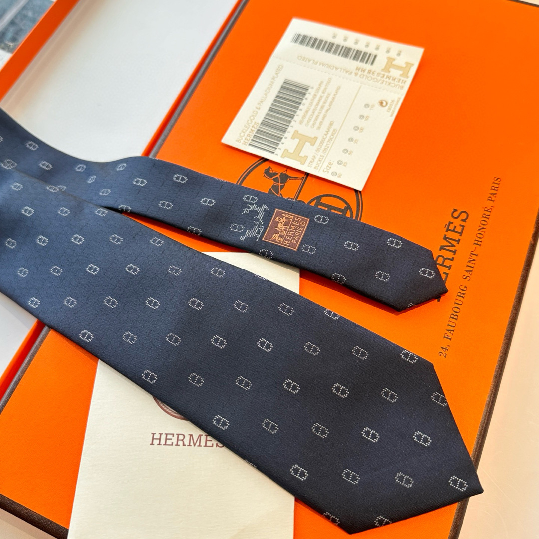 特价特价P 深蓝 冬日锚链 爱马仕男士新款领带系列👔👔，稀有H家每年都有一千条不同印花的领带面世，从最初