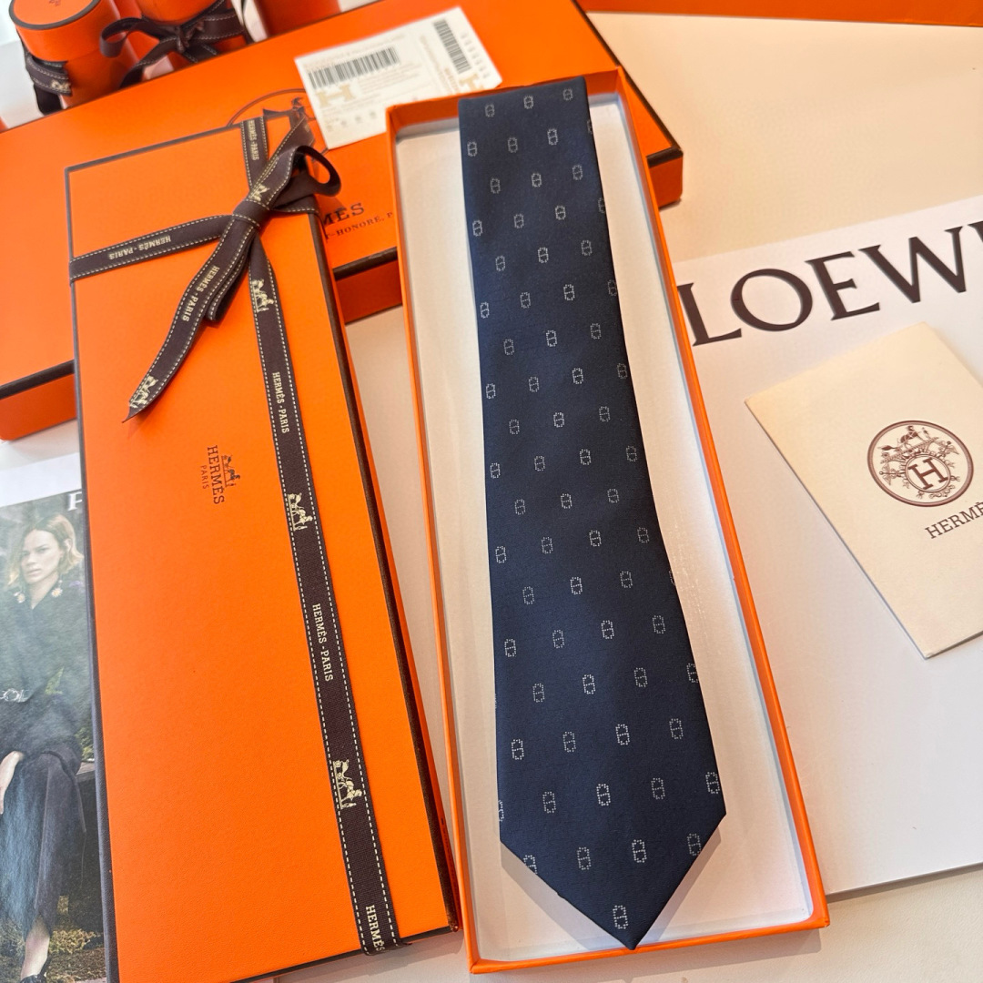 特价特价P 深蓝 冬日锚链 爱马仕男士新款领带系列👔👔，稀有H家每年都有一千条不同印花的领带面世，从最初