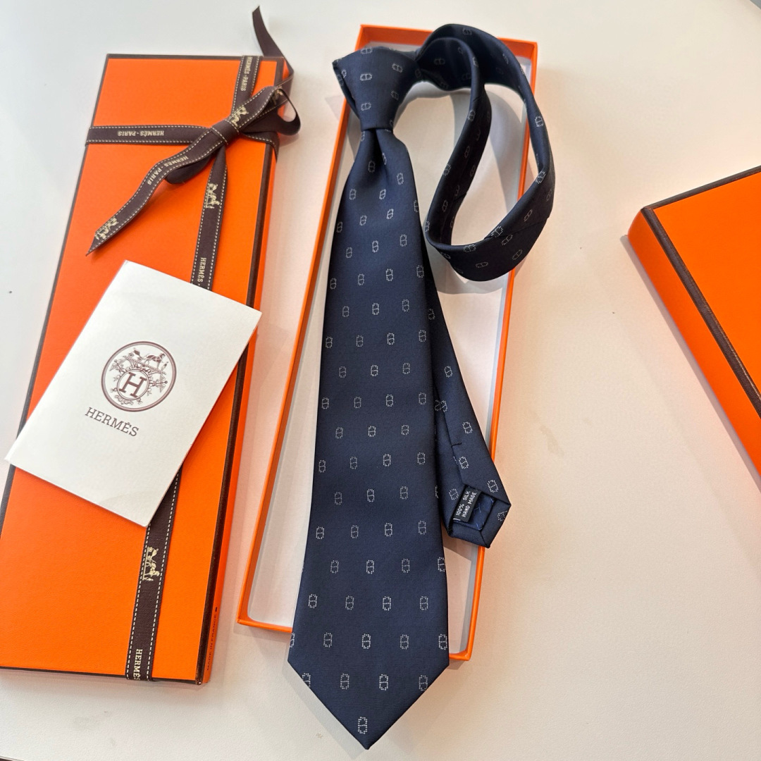 特价特价P 深蓝 冬日锚链 爱马仕男士新款领带系列👔👔，稀有H家每年都有一千条不同印花的领带面世，从最初