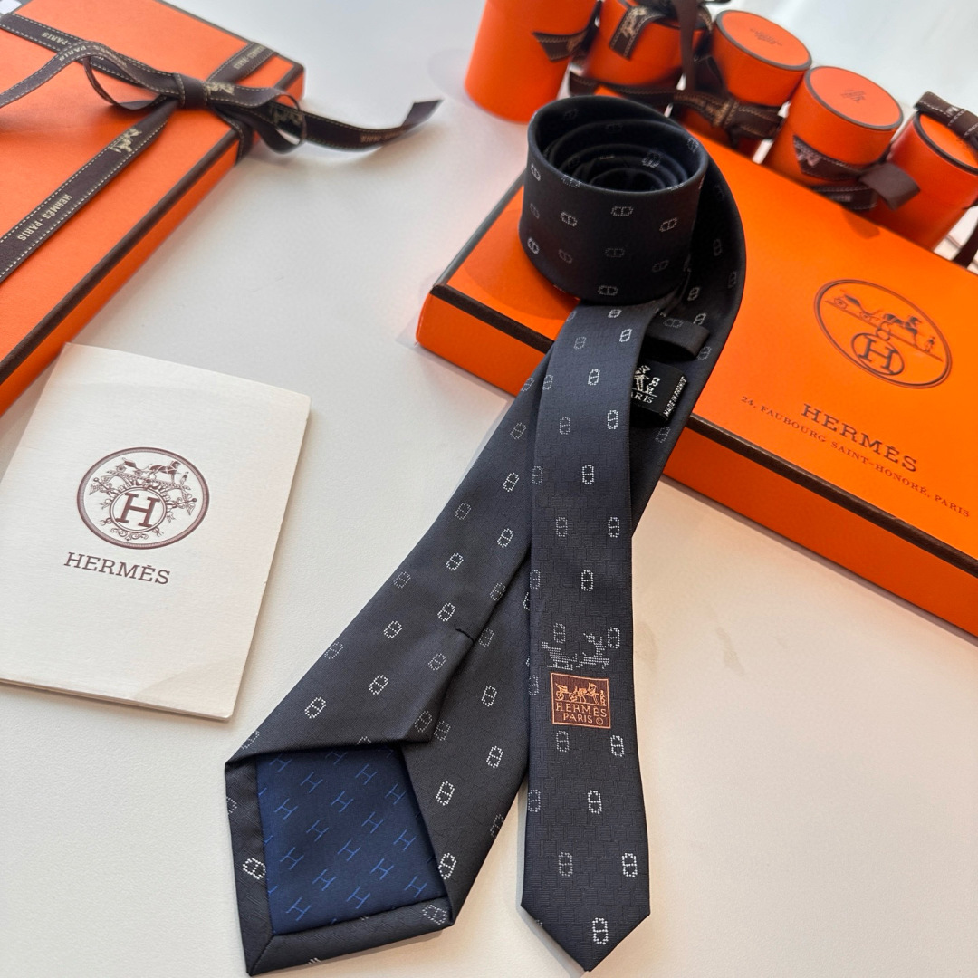 特价特价P 黑色 冬日锚链 爱马仕男士新款领带系列👔👔，稀有H家每年都有一千条不同印花的领带面世，从最初