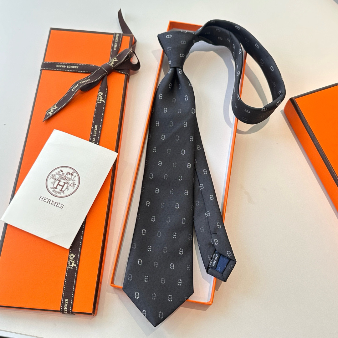 特价特价P 黑色 冬日锚链 爱马仕男士新款领带系列👔👔，稀有H家每年都有一千条不同印花的领带面世，从最初