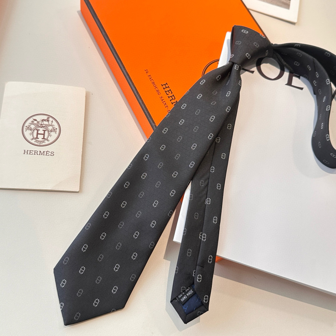 特价特价P 黑色 冬日锚链 爱马仕男士新款领带系列👔👔，稀有H家每年都有一千条不同印花的领带面世，从最初