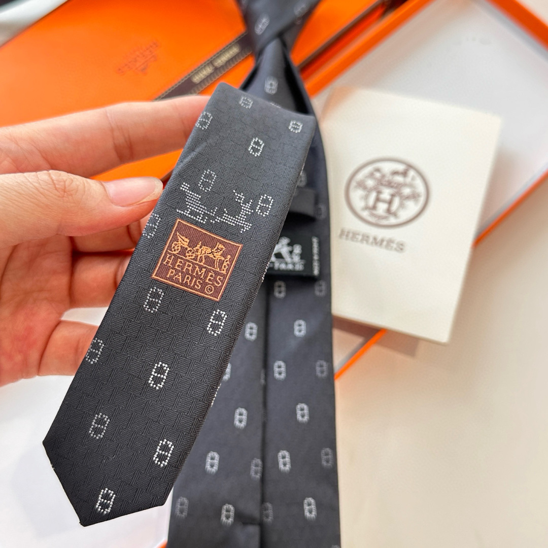 特价特价P 黑色 冬日锚链 爱马仕男士新款领带系列👔👔，稀有H家每年都有一千条不同印花的领带面世，从最初