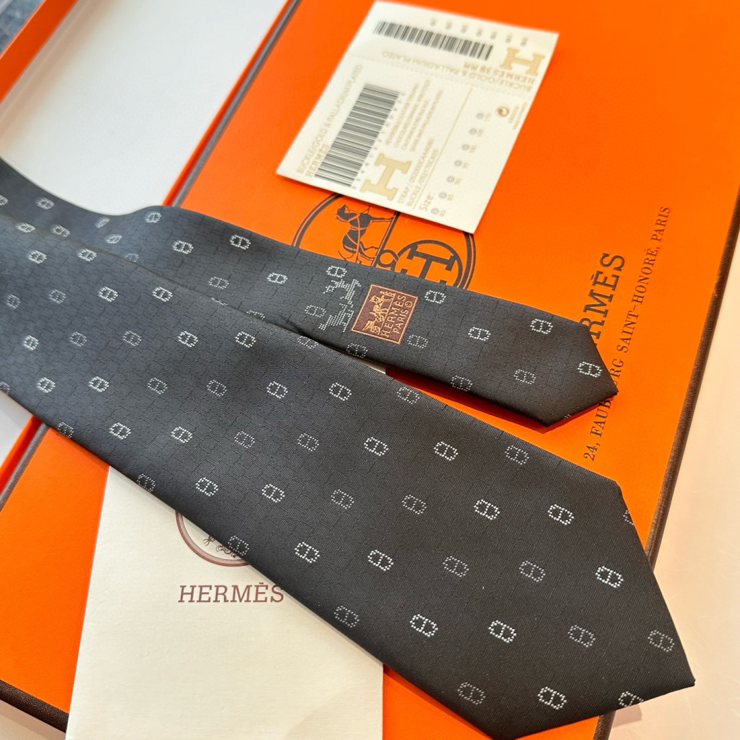 特价特价P 黑色 冬日锚链 爱马仕男士新款领带系列👔👔，稀有H家每年都有一千条不同印花的领带面世，从最初