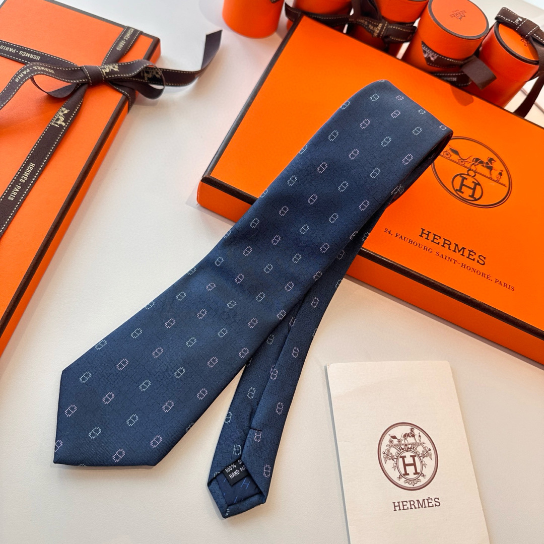 特价特价P 蓝色 冬日锚链 爱马仕男士新款领带系列👔👔，稀有H家每年都有一千条不同印花的领带面世，从最初
