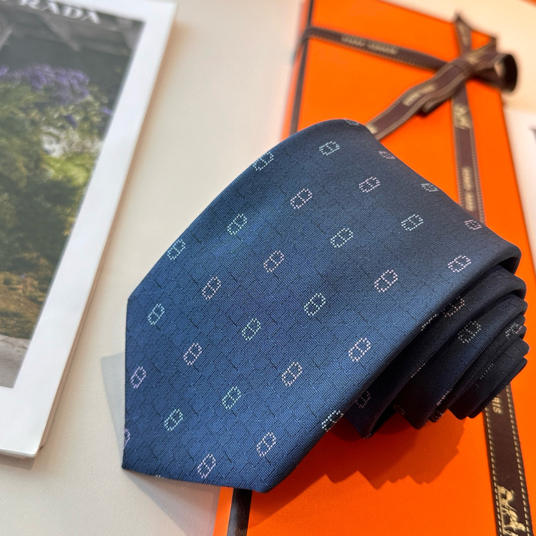 特价特价P 蓝色 冬日锚链 爱马仕男士新款领带系列👔👔，稀有H家每年都有一千条不同印花的领带面世，从最初
