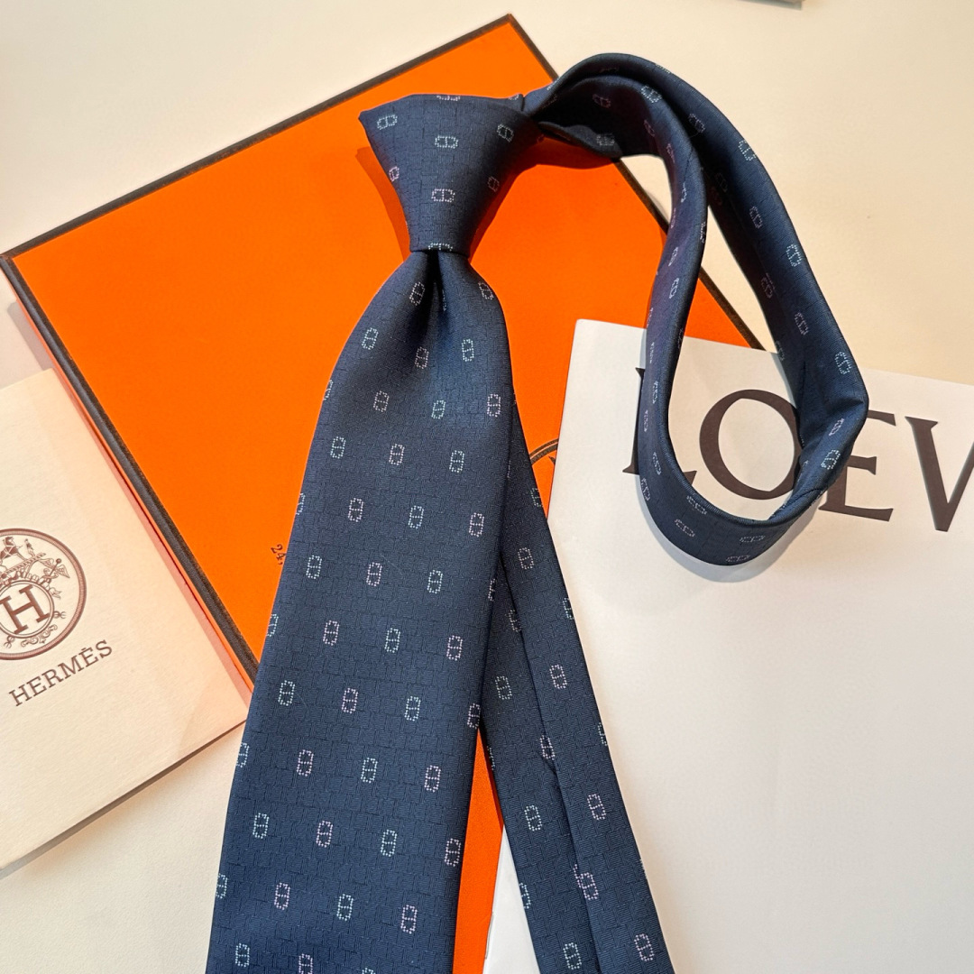 特价特价P 蓝色 冬日锚链 爱马仕男士新款领带系列👔👔，稀有H家每年都有一千条不同印花的领带面世，从最初