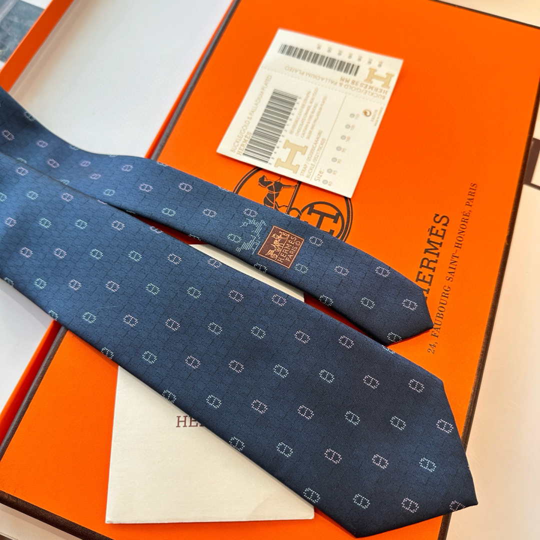 特价特价P 蓝色 冬日锚链 爱马仕男士新款领带系列👔👔，稀有H家每年都有一千条不同印花的领带面世，从最初