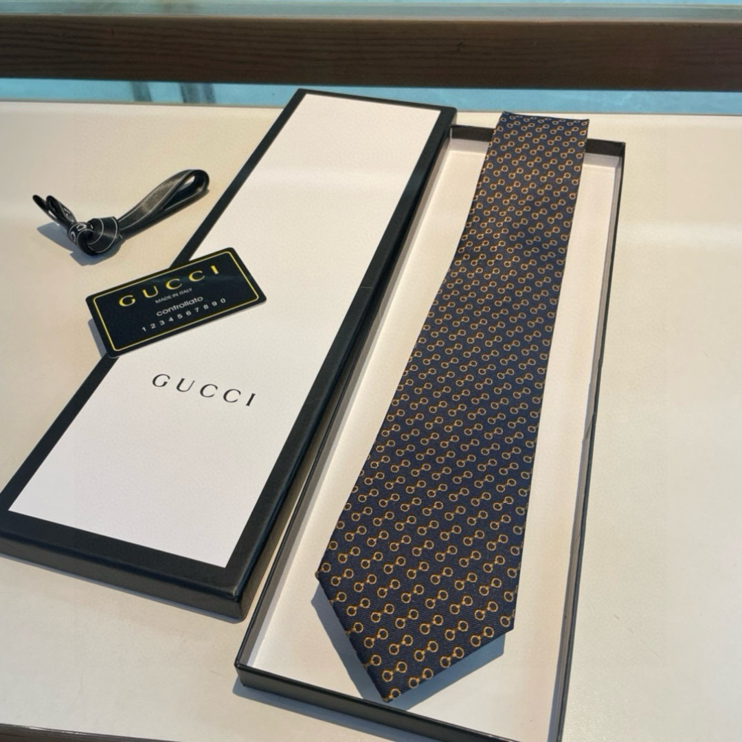 特价 G家专柜新款 男士领带👔👔，稀有采用经典小G LOGO提花展现精湛手工与时尚优雅的理想选择，这款领