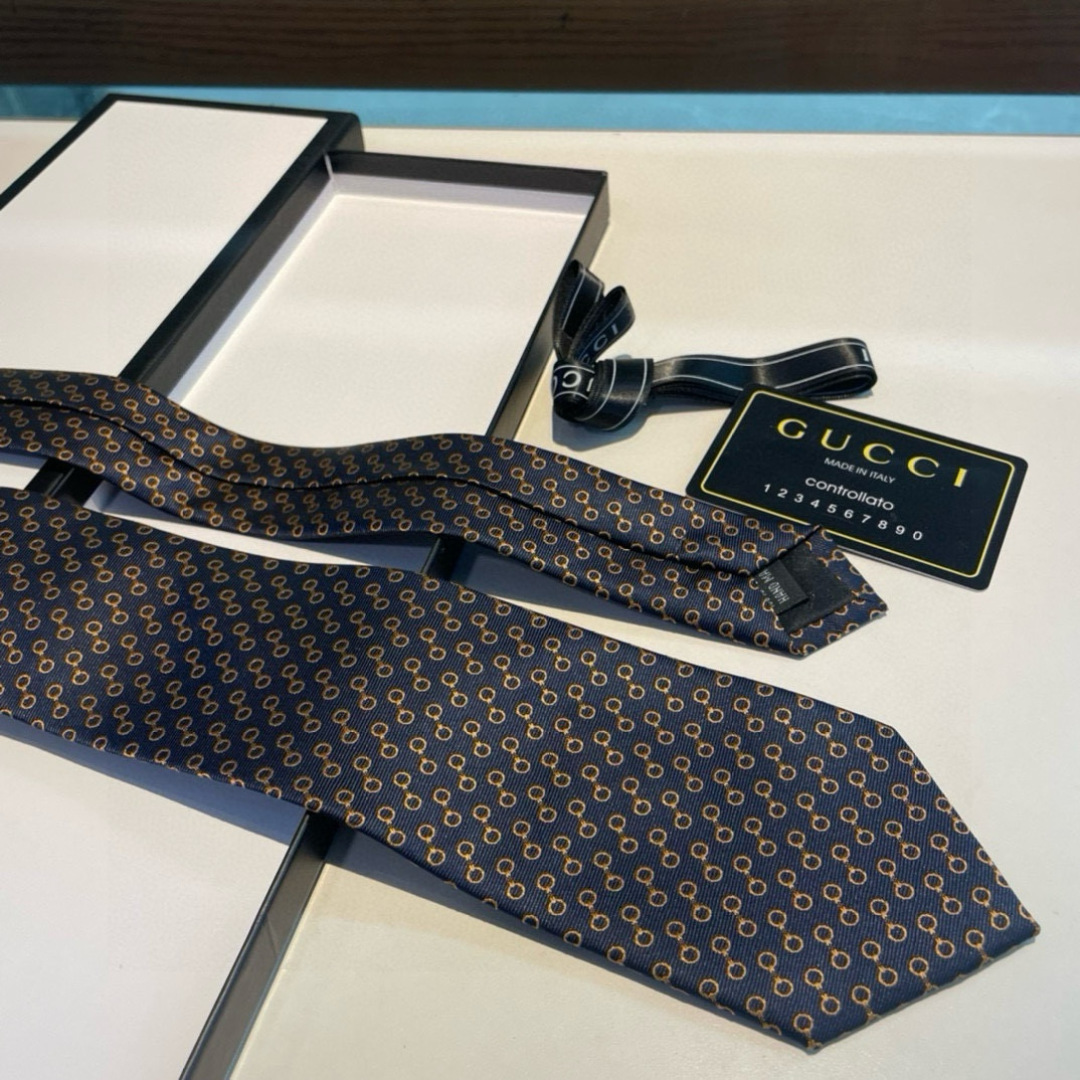 特价 G家专柜新款 男士领带👔👔，稀有采用经典小G LOGO提花展现精湛手工与时尚优雅的理想选择，这款领
