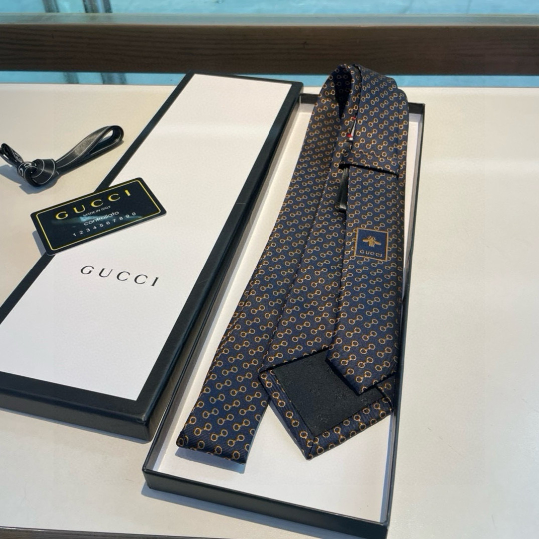 特价 G家专柜新款 男士领带👔👔，稀有采用经典小G LOGO提花展现精湛手工与时尚优雅的理想选择，这款领