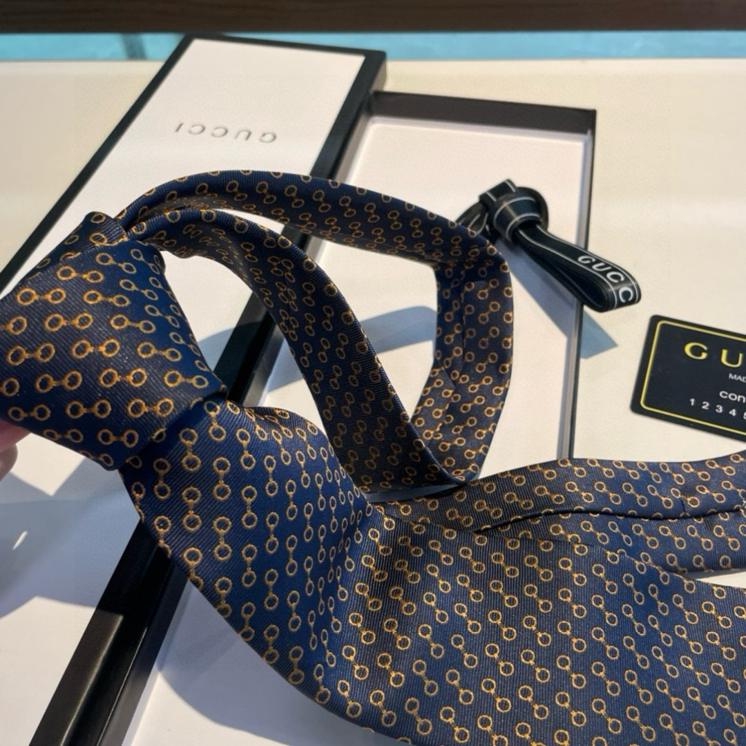 特价 G家专柜新款 男士领带👔👔，稀有采用经典小G LOGO提花展现精湛手工与时尚优雅的理想选择，这款领