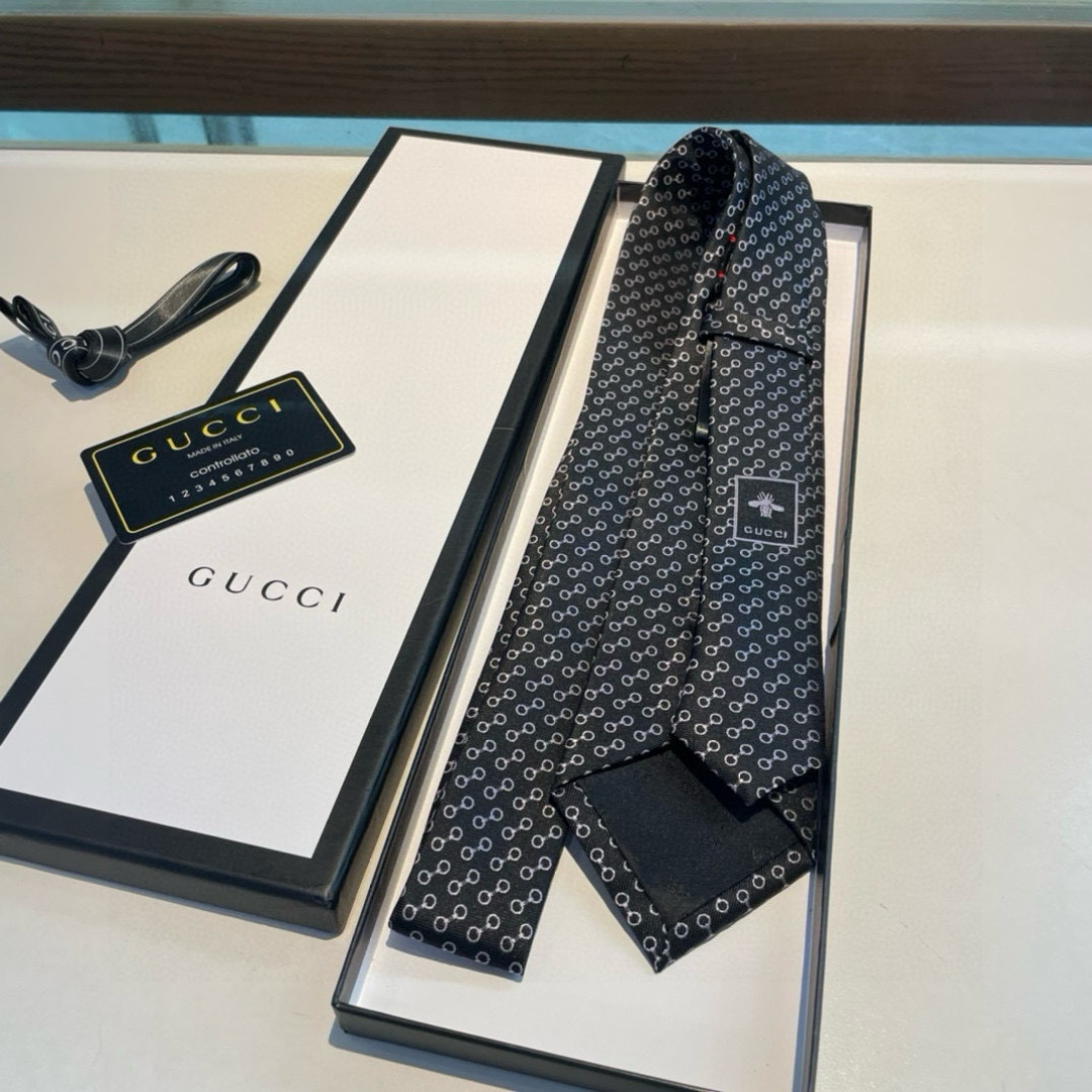 特价 G家专柜新款 男士领带👔👔，稀有采用经典小G LOGO提花展现精湛手工与时尚优雅的理想选择，这款领