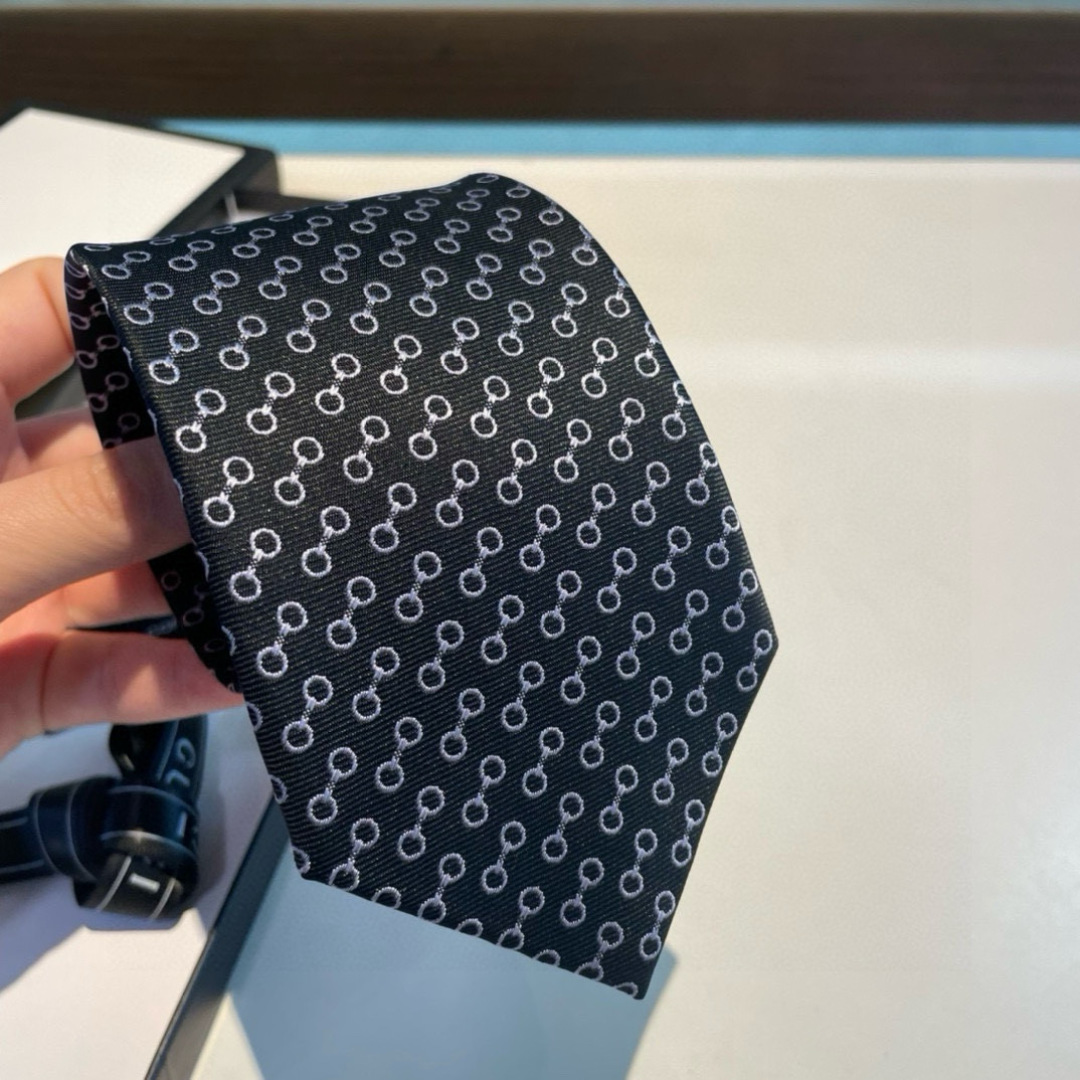 特价 G家专柜新款 男士领带👔👔，稀有采用经典小G LOGO提花展现精湛手工与时尚优雅的理想选择，这款领