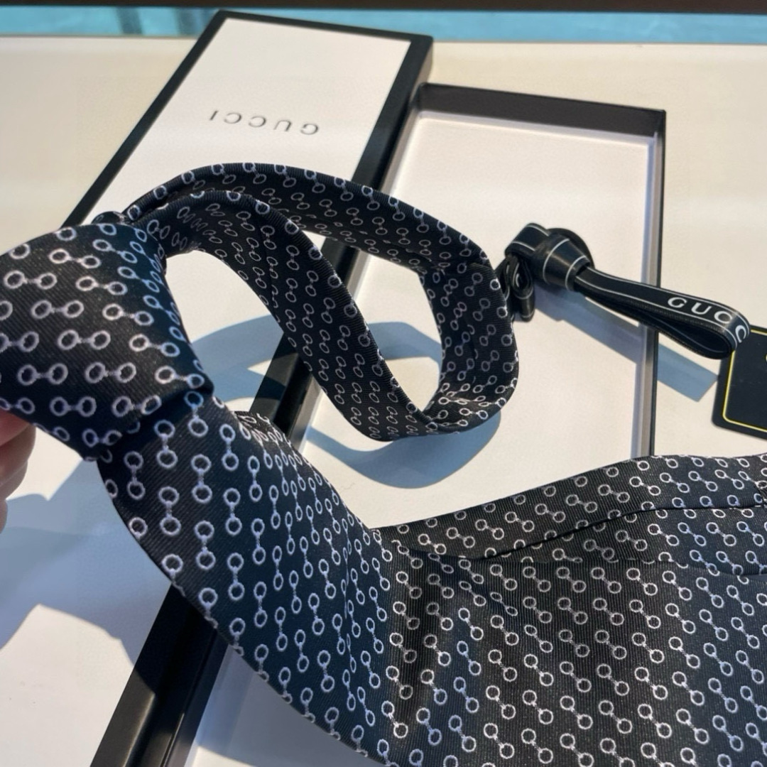 特价 G家专柜新款 男士领带👔👔，稀有采用经典小G LOGO提花展现精湛手工与时尚优雅的理想选择，这款领