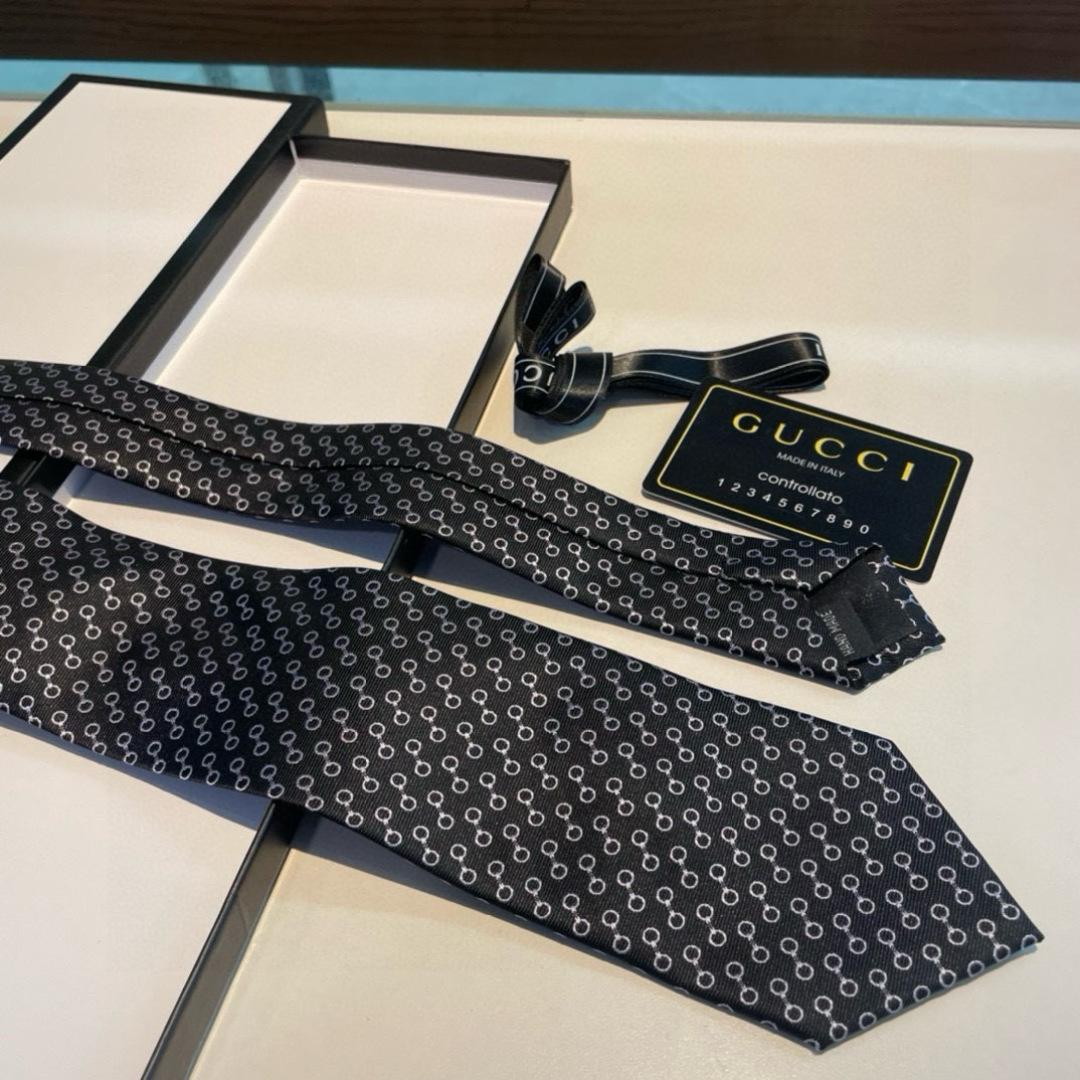 特价 G家专柜新款 男士领带👔👔，稀有采用经典小G LOGO提花展现精湛手工与时尚优雅的理想选择，这款领