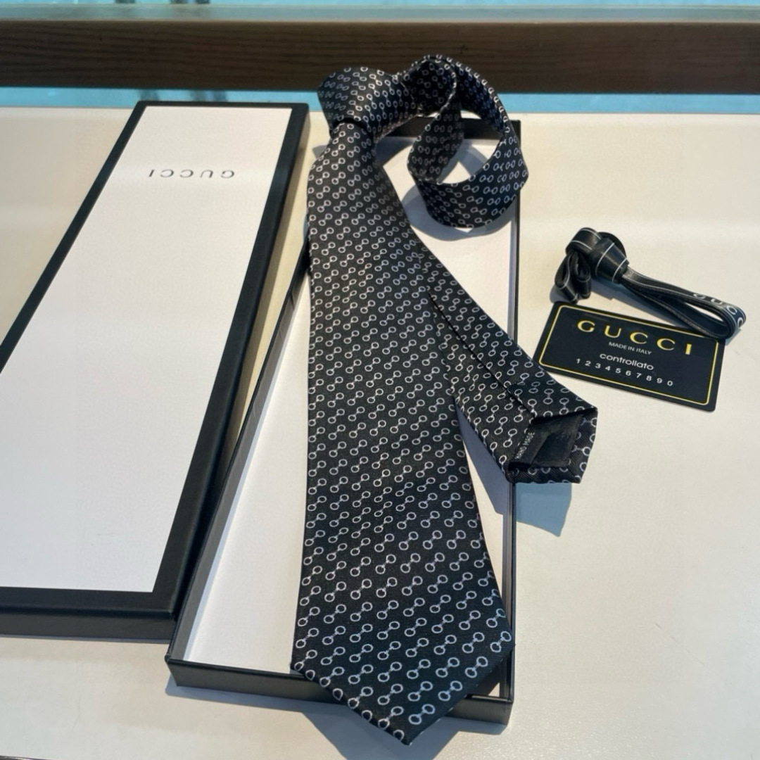 特价 G家专柜新款 男士领带👔👔，稀有采用经典小G LOGO提花展现精湛手工与时尚优雅的理想选择，这款领