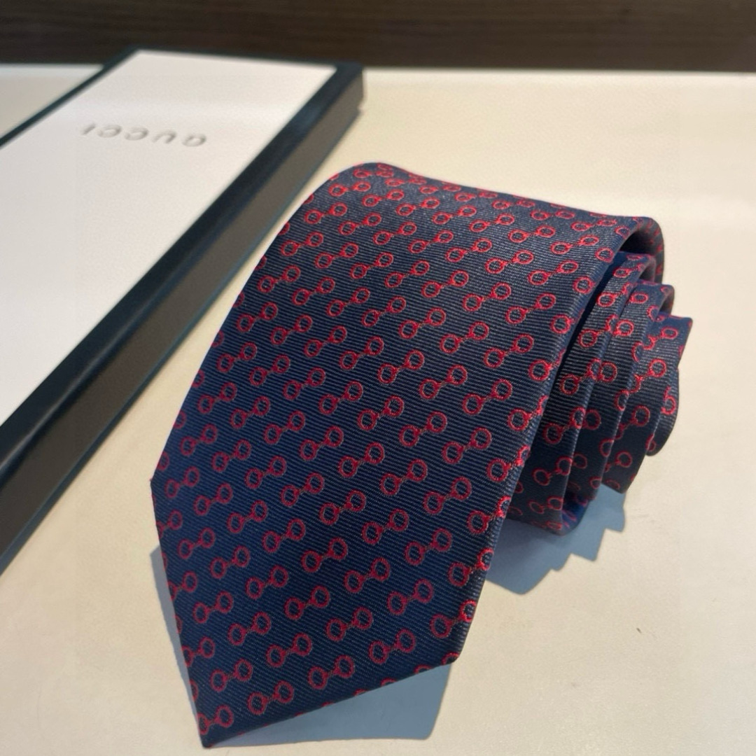特价 G家专柜新款 男士领带👔👔，稀有采用经典小G LOGO提花展现精湛手工与时尚优雅的理想选择，这款领