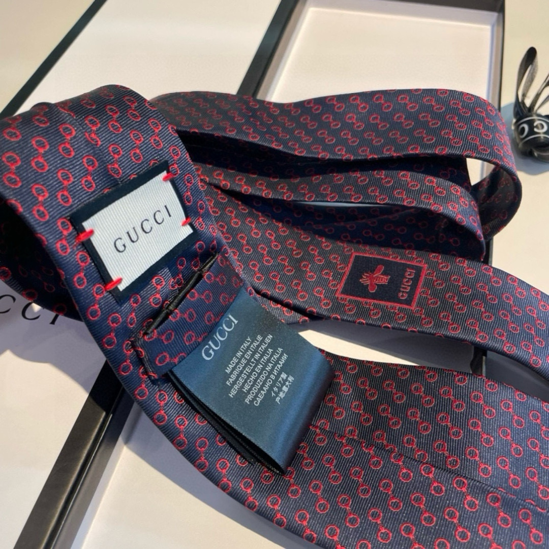 特价 G家专柜新款 男士领带👔👔，稀有采用经典小G LOGO提花展现精湛手工与时尚优雅的理想选择，这款领
