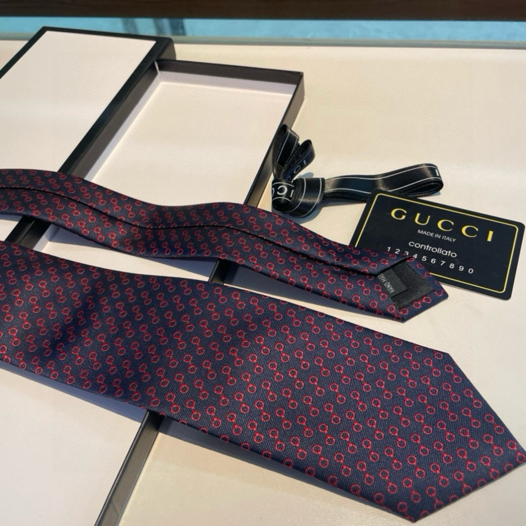 特价 G家专柜新款 男士领带👔👔，稀有采用经典小G LOGO提花展现精湛手工与时尚优雅的理想选择，这款领