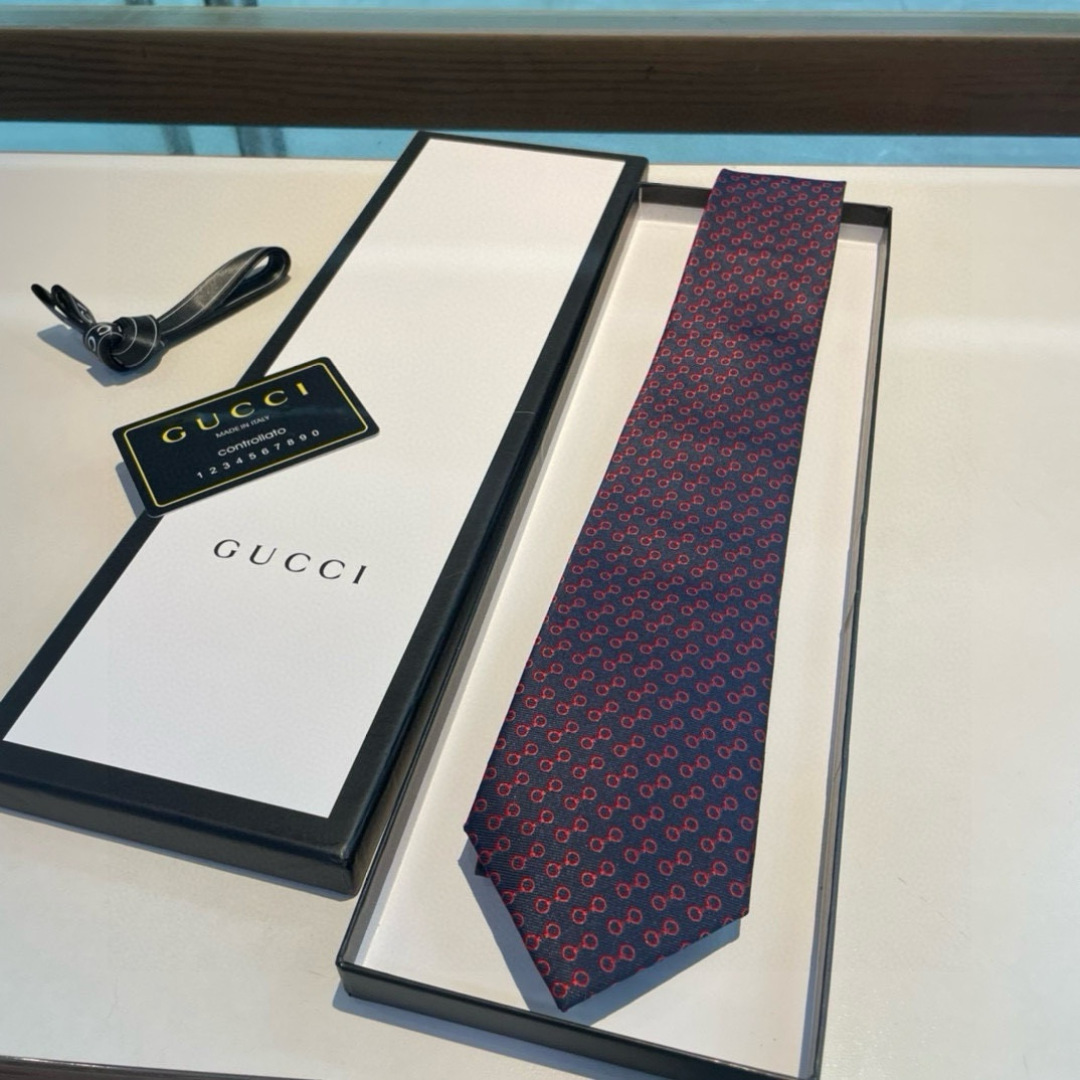 特价 G家专柜新款 男士领带👔👔，稀有采用经典小G LOGO提花展现精湛手工与时尚优雅的理想选择，这款领