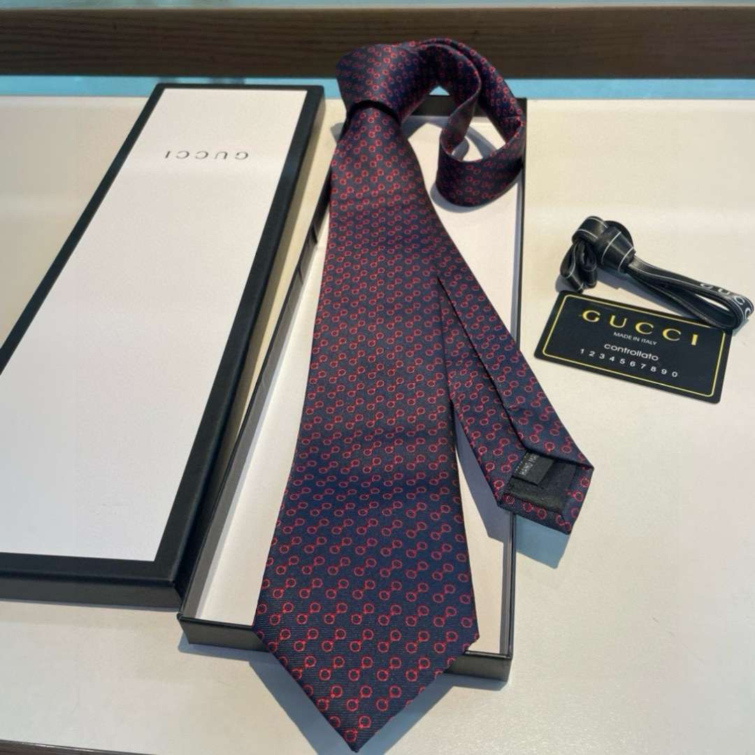特价 G家专柜新款 男士领带👔👔，稀有采用经典小G LOGO提花展现精湛手工与时尚优雅的理想选择，这款领
