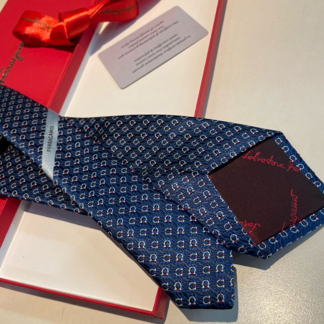 特价特价P 配包装 菲拉格慕男士新款领带系列👔👔，让男士可以充分展示自己个性。100%顶级斜纹真丝手工定