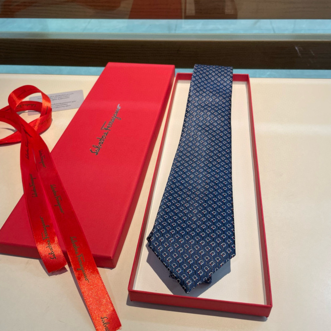 特价特价P 配包装 菲拉格慕男士新款领带系列👔👔，让男士可以充分展示自己个性。100%顶级斜纹真丝手工定