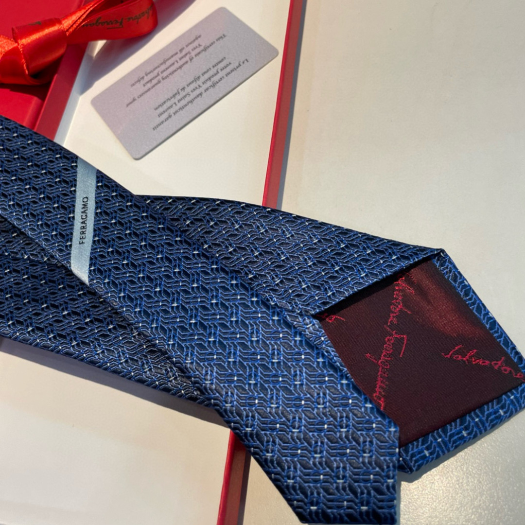 特价特价P 配包装 菲拉格慕男士新款领带系列👔👔，让男士可以充分展示自己个性。100%顶级斜纹真丝手工定