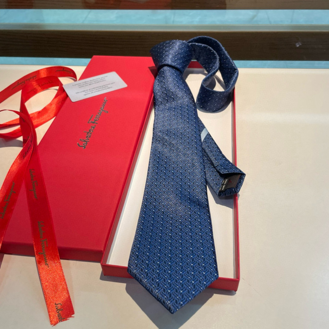 特价特价P 配包装 菲拉格慕男士新款领带系列👔👔，让男士可以充分展示自己个性。100%顶级斜纹真丝手工定