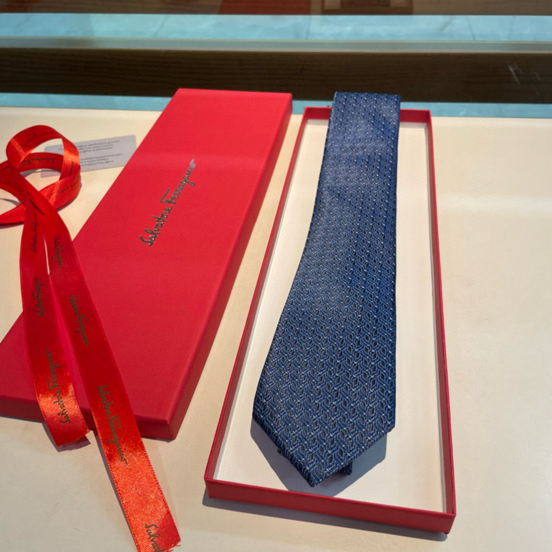特价特价P 配包装 菲拉格慕男士新款领带系列👔👔，让男士可以充分展示自己个性。100%顶级斜纹真丝手工定