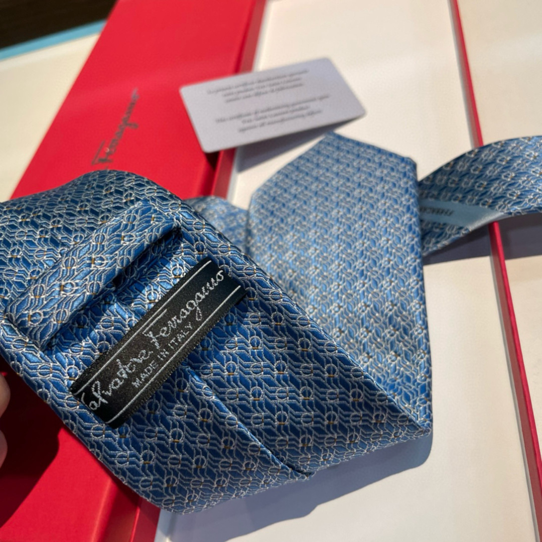 特价特价P 配包装 菲拉格慕男士新款领带系列👔👔，让男士可以充分展示自己个性。100%顶级斜纹真丝手工定