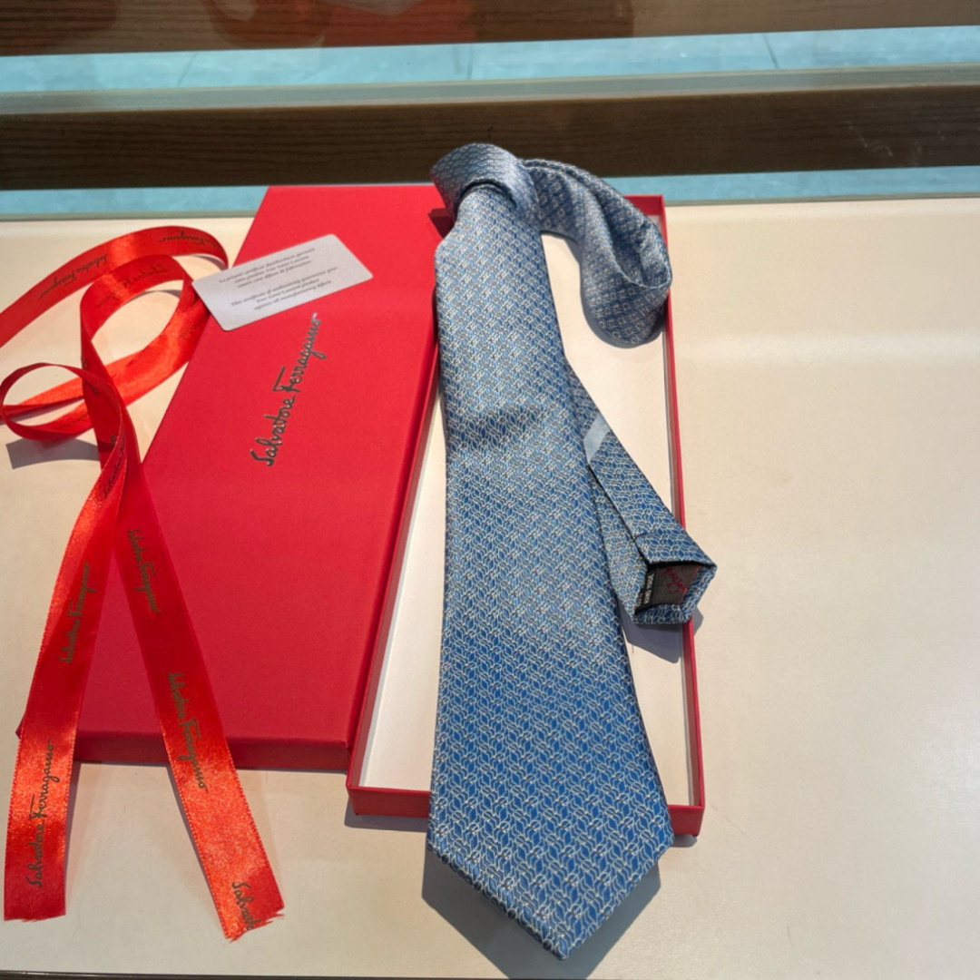 特价特价P 配包装 菲拉格慕男士新款领带系列👔👔，让男士可以充分展示自己个性。100%顶级斜纹真丝手工定
