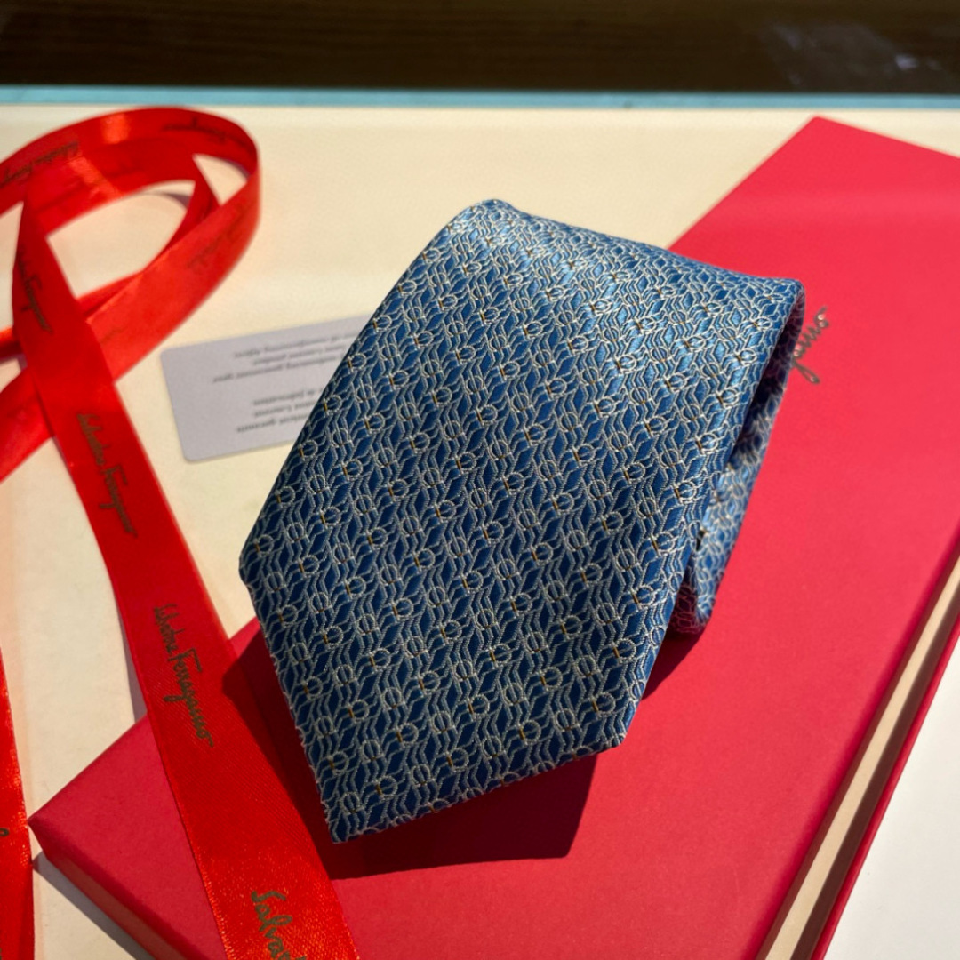 特价特价P 配包装 菲拉格慕男士新款领带系列👔👔，让男士可以充分展示自己个性。100%顶级斜纹真丝手工定