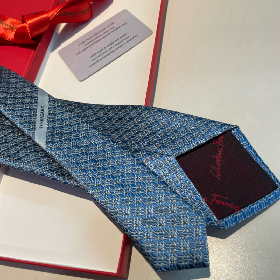 特价特价P 配包装 菲拉格慕男士新款领带系列👔👔，让男士可以充分展示自己个性。100%顶级斜纹真丝手工定