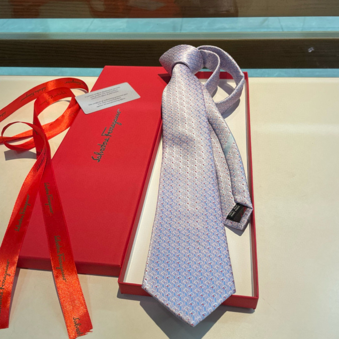 特价特价P 配包装 菲拉格慕男士新款领带系列👔👔，让男士可以充分展示自己个性。100%顶级斜纹真丝手工定