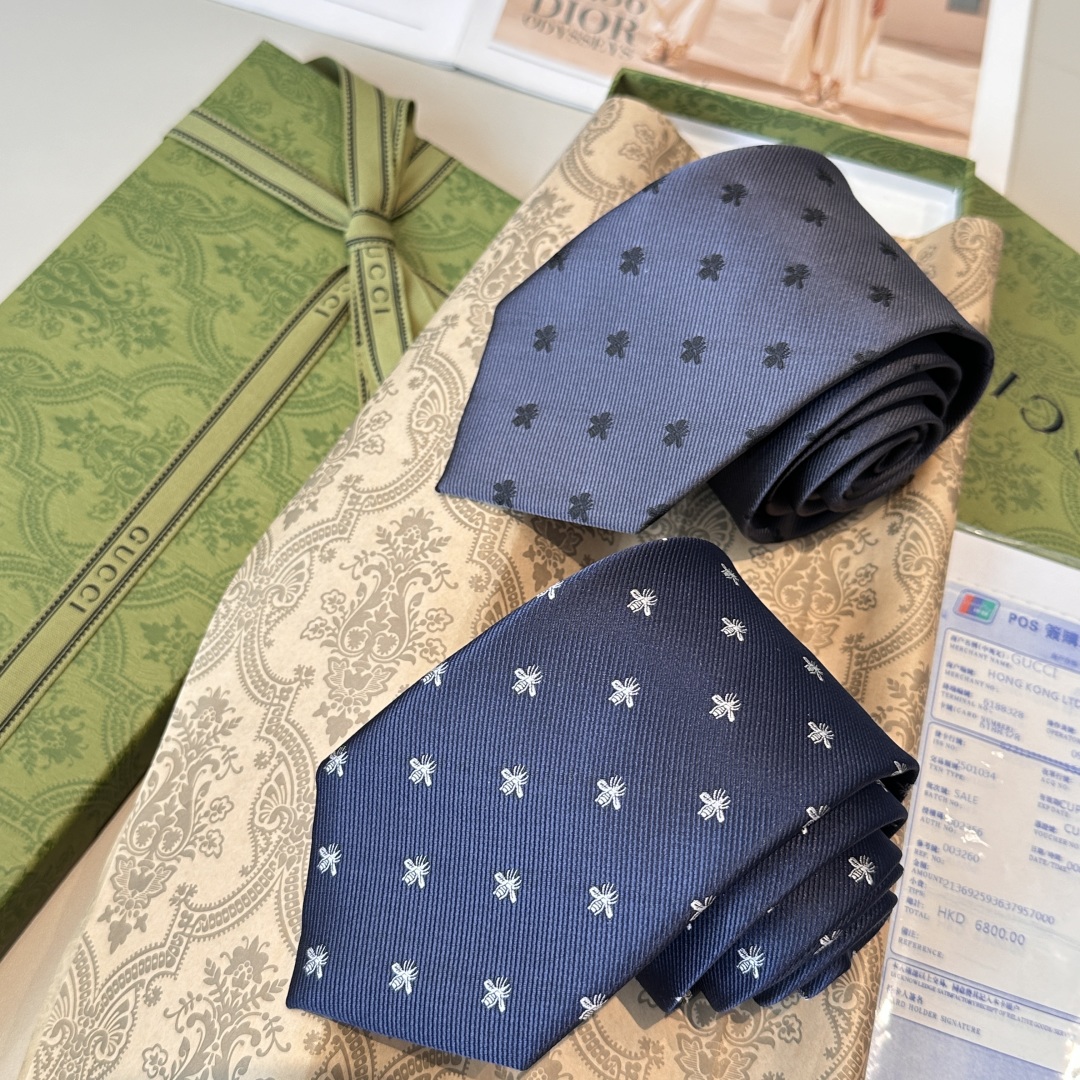 特价👏👏上新🥁🎉G家男士领带系列👔👔，稀有🐝🐝展现精湛手工与时尚优雅的理想选择，这款领带将标志性的主题动