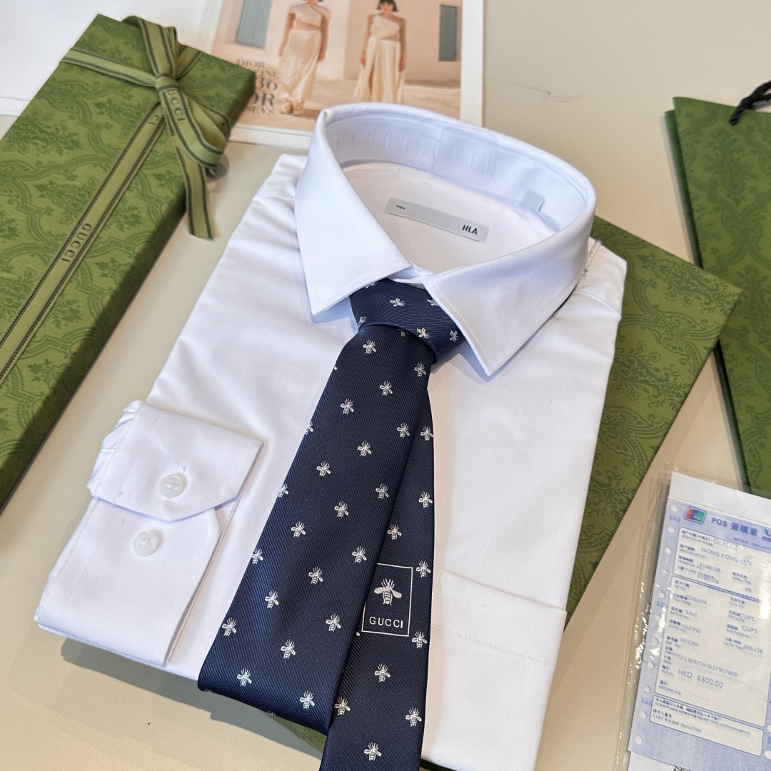 特价👏👏上新🥁🎉G家男士领带系列👔👔，稀有🐝🐝展现精湛手工与时尚优雅的理想选择，这款领带将标志性的主题动